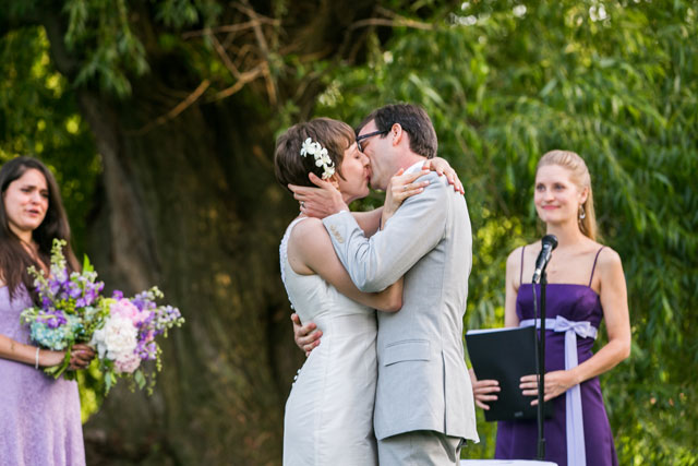 A warm and elegant June wedding at the Brooklyn Botanic Gardens | Sarah Tew Photography: www.sarahtewphotography.com