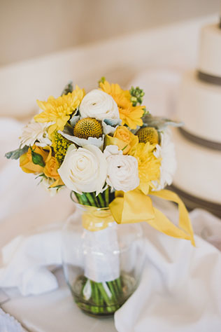 A charming yellow and gray wedding at San Dimas Canyon Golf Course | Shelly Anderson Photography: http://shellyandersonphotography.com