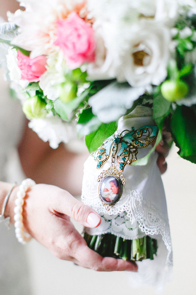 A stylish wedding at Riverdale Manor with rich shades of emerald and soft hints of blush, mint and gold | Stephanie Yonce Photography: stephanieyoncephotography.com
