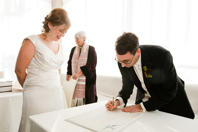 A gorgeous and modern Jewish wedding at Battery Gardens by Sarah Tew Photography || see more on blog.nearlynewlywed.com