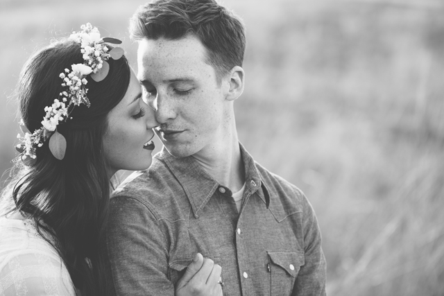 A sweet and romantic spring engagement session at the Grange Audubon Center in Ohio // photos by Studio127 Photography: http://www.studio127photography.com || see more on https://blog.nearlynewlywed.com