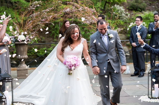 A romantic, bloom-filled spring wedding at the New York Botanical Garden by Susan Stripling || see more on blog.nearlynewlywed.com