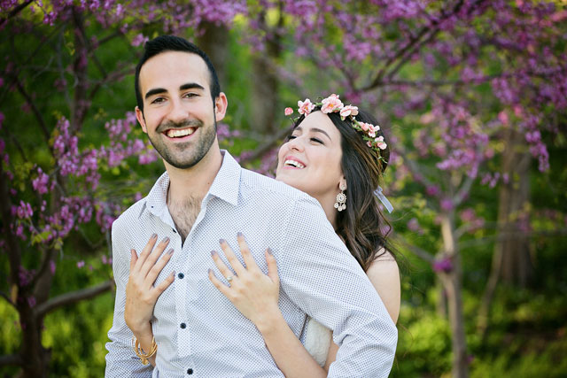A romantic golden hour engagement session in Dallas - part bohemian, part urban chic | Swan Photography: http://swanphotographytx.com