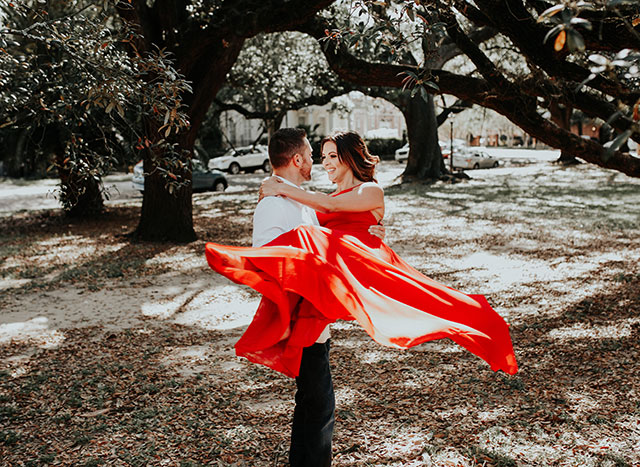 A colorful and romantic New Orleans engagement session by Tahiry Humrich Photography