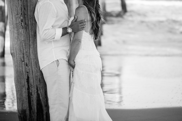 An intimate boho beach elopement in Virginia Beach // photos by T.Y. Photography: http://trulyty.com || see more on https://blog.nearlynewlywed.com