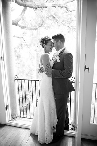 A slew of wedding day mishaps didn't keep this couple from enjoying their DIY blue and yellow mansion wedding // photo by Viera Photographics: http://www.vieraphotographics.com || see more on https://blog.nearlynewlywed.com